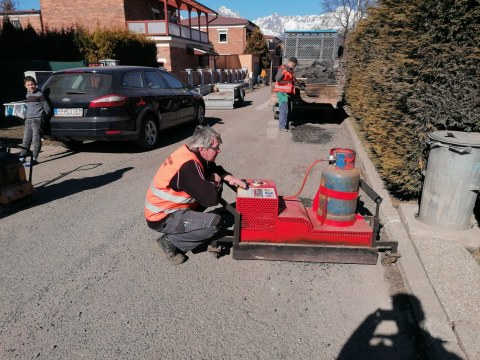 Práce na vysprávke ciest