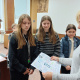 Primátorka Dáša Vojosvičová so šiestakmi zo Spojenej školy Mierová
